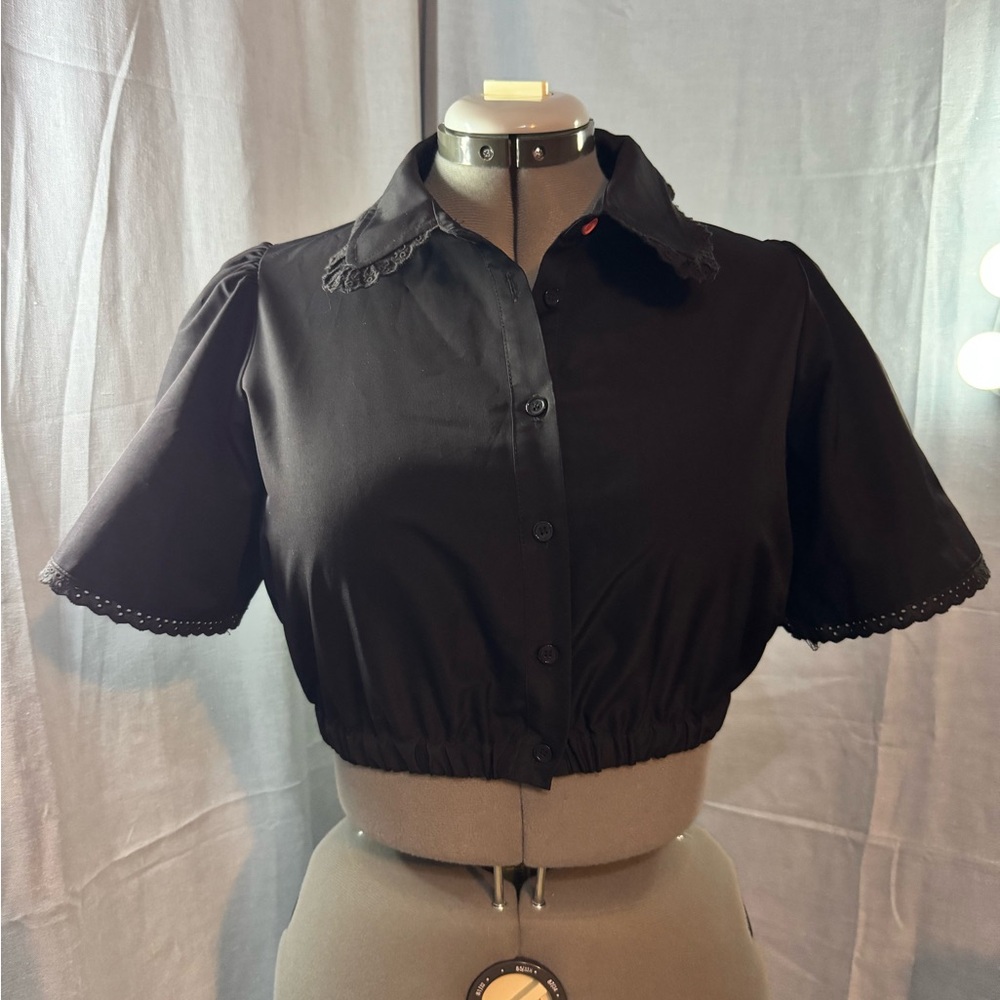 Stylish Black Button-Up Crop Top